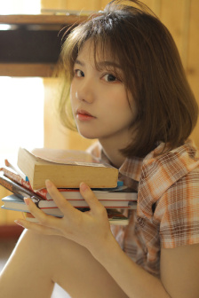 年轻的女老师在线观看